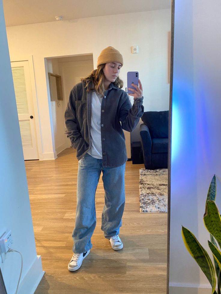 Lesbian Outfits Carhartt, Lesbian Outfit Inspo Aesthetic, Macs Lesbian Outfit, Winter Masc Lesbian Outfits, Pretty Lesbian Style, Artsy Lesbian Style, Chapstick Lesbian Style Aesthetic, Curvy Masc Lesbian Fashion, Masc Lesbian Autumn Outfits