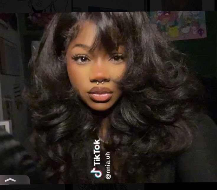 70s Hair On Black Women, Wispy Hair Long, 90s Black Woman Hairstyle, Portrait Reference Black Woman, Black Waves Hair, Early 2000s Black Hairstyles, Side Bangs Hairstyles Black Women, Side Part Side Bangs, Baby Bangs Black Woman