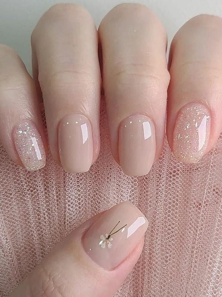 Ongles Beiges, Minimal Nails Art, Unghie Nail Art, Nude Nail Designs, Subtle Nails, Minimal Nails, Simple Gel Nails, Casual Nails, Work Nails