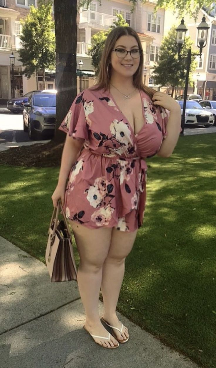 Lauren Butler, Outfits For Curvy Women, Big Women Fashion, Big Girl Fashion, Person Standing, Plus Size Models, Jolie Photo, Curvy Girl Fashion, Girl Stuff