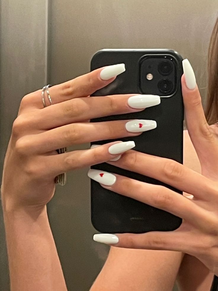 Mail Inspo Almond Summer, Nails Inspiration Red And White, White Nail Inspo Almond, White Nails With Designs Almond, White Almond Acrylic Nails, White Nail Designs Almond, White Acrylic Nails Almond, White Ballerina Nails, White Almond Nails With Design