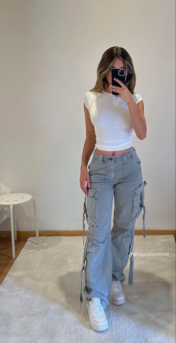 Pakaian Hipster, Celana Fashion, Grey Cargo Pants, Mode Zara, Neue Outfits, Simple Trendy Outfits, Mode Inspo, Cute Everyday Outfits, Really Cute Outfits