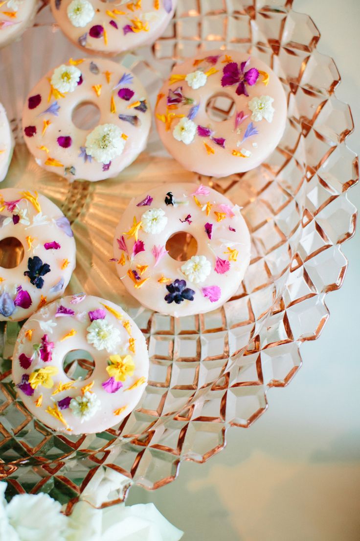 there are many doughnuts that have been decorated with flowers