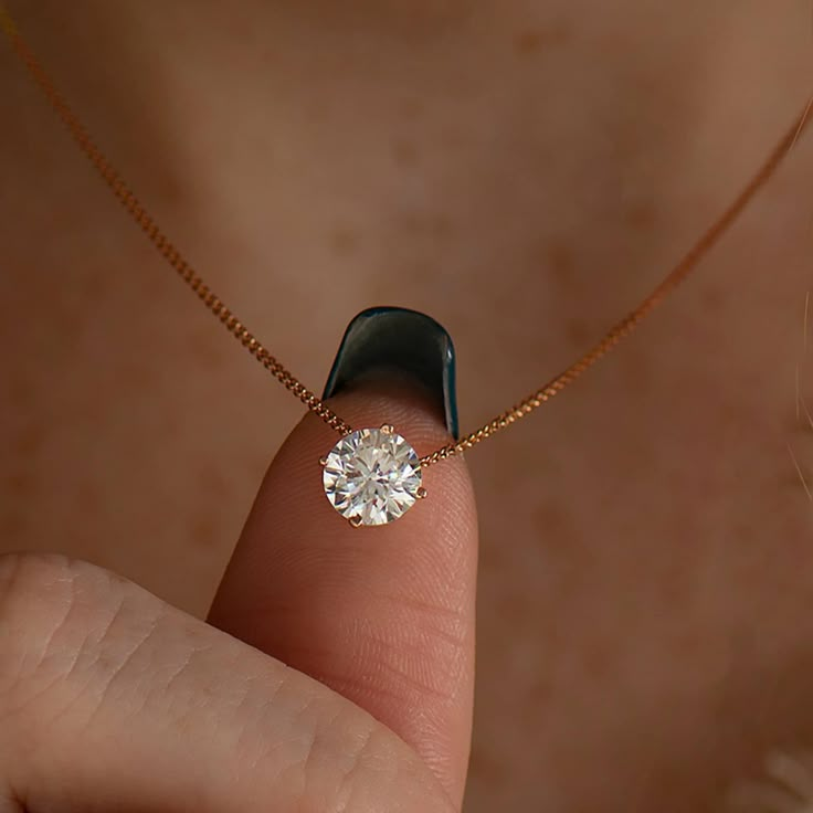 Classic & minimal solitaire necklace featuring a round diamond made in 14k or 18k gold. - The images show the necklace set with 0.90ct diamond size. This listing is for ROSE GOLD. You can order other yellow and white from the following links: ● Yellow gold - https://www.etsy.com/listing/1135694928/ ● White gold - https://www.etsy.com/listing/1138525278/ ♦ CENTER DIAMOND SPECIFICATIONS ♦ Shape: Round Total Carat Weight: Choose from the menu above. Color: I + Clarity: SI + ♦ We work with high- 1 Carat Diamond Necklace, Round Diamond Solitaire Necklace, Minimal Diamond Necklace, Solitaire Pendant Design, Diamond Pendants Designs Unique, One Diamond Necklace, Single Diamond Pendant, Round Diamond Necklace, Gold Diamond Pendant Necklace