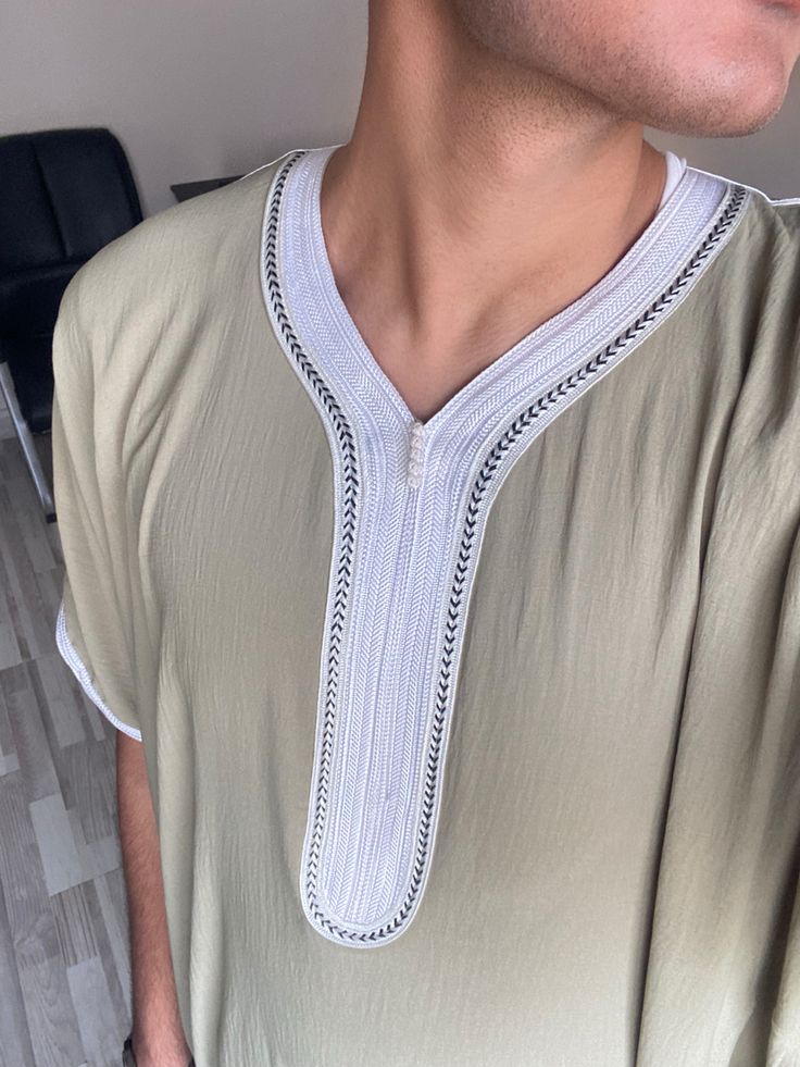 Green Moroccan Thobe Jubba Jalabiya Jalabiyah Male Men Men Jalabiya Styles, Jubba Design For Men, Husband Outfits, Thobes Men, Dressing Modestly, Muslim Outfit, Watches Silver, Stylish Men Wear, Moslem Fashion