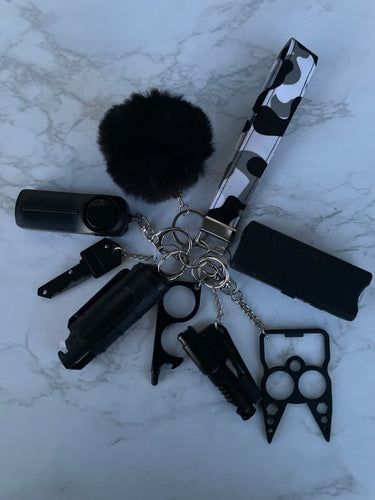 Self Defence Keychains, Key Knife, Car Keychain Ideas, Defense Keychain, Window Breaker, Girls Keychain, Self Defense Keychain, Self Defense Tools, Key Accessories