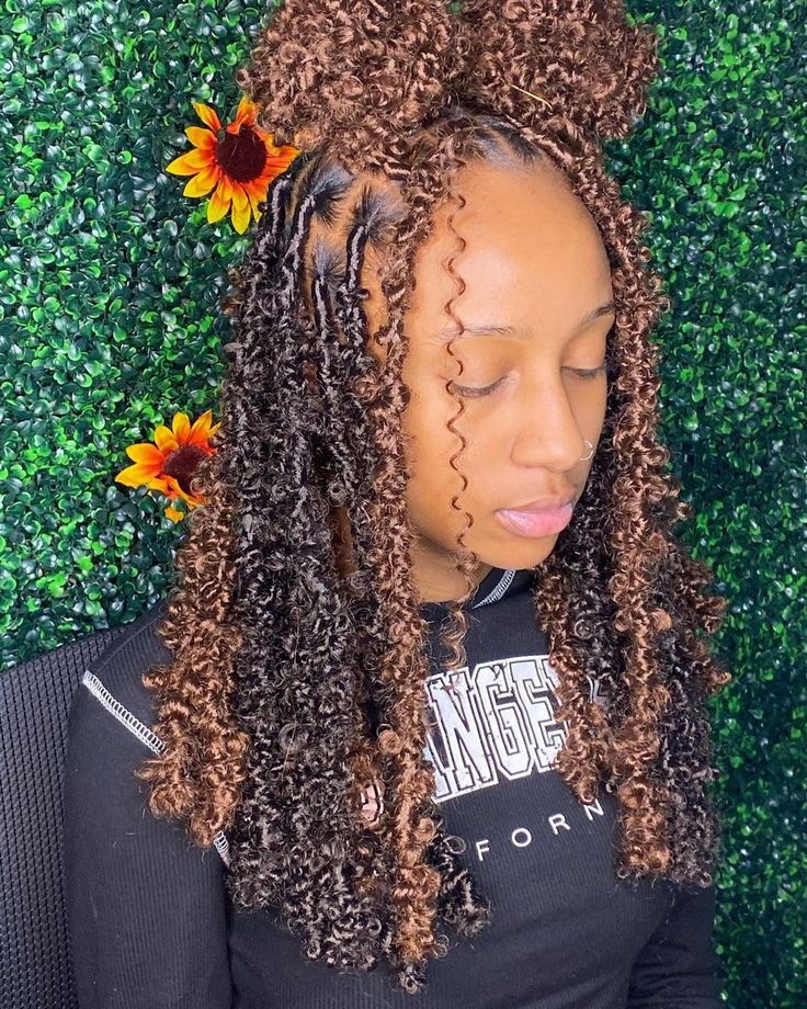 Blond Butterfly Locs Short, Short Brown Butterfly Locs, Brown And Blonde Butterfly Locs, Butterfly Locs Braids, Brown Butterfly Locs, Butterfly Locs Short, Blonde Butterfly Locs, Birthday Braids, Locs Short