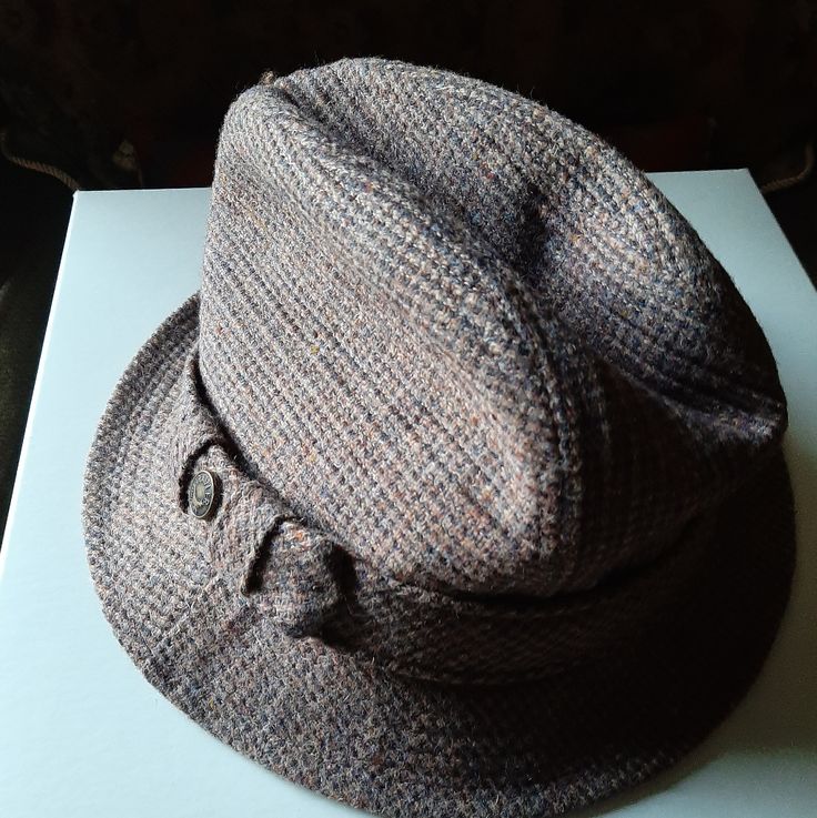 Very Classy Wool Men's British Style Hat, Never Worn, Bought In England That Made In The Great Usa. The Condition Is New And Is 7 3/8 Around. Please View Photos So You Can See The Inside And All And The Label Any Questions I'll Do My Best To Answer This Belong To My Father And He Never Wore It And Wanted To Sell. Thank You For Shopping Our Closet. Happy New Year Man Hats, Men's British Style, Mens Ski Pants, Country Gentleman, Manly Stuff, To My Father, Baseball Pants, Sports Style, Men's Clothes