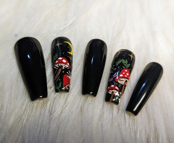 Mushroom Acrylic Nails Coffin, Frog And Mushroom Acrylic Nails, Black Nails With Mushroom, May Nails Coffin, Black Nails With Mushroom Design, Goth Mushroom Nails, Black Mushroom Nails, Simple Mushroom Nail Art, Mossy Nails