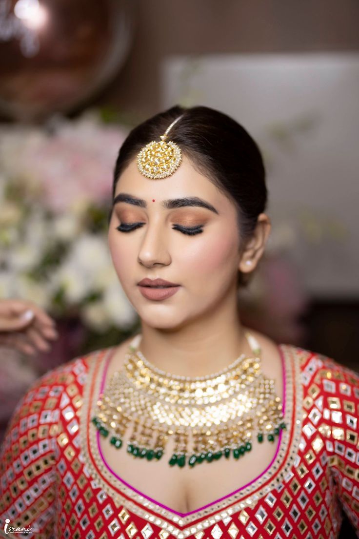 disha parmar's soft bridal makeup Wedding Makeup Brown Skin Indian, Natural Makeup Indian Bride, Nude Makeup For Wedding, Nude Makeup Looks Indian Wedding, Bridal Nude Makeup, Hd Makeup Looks Bridal Indian, Simple Bridal Makeup Indian, Indian Wedding Hairstyles For Bride, Hd Makeup Looks