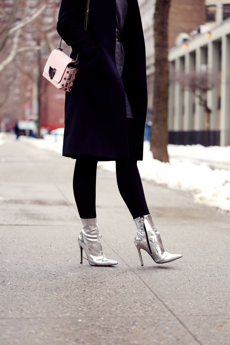 How to Style the Silver and Gold Metallic Boot - Inthefrow Silver Boots Outfit, Metallic Boots Outfit, Outfit Botines, Silver Ankle Boots, Metallic Fashion, Silver Shirt, Winter Boots Outfits, Ny Outfits, Boots Outfit Ankle