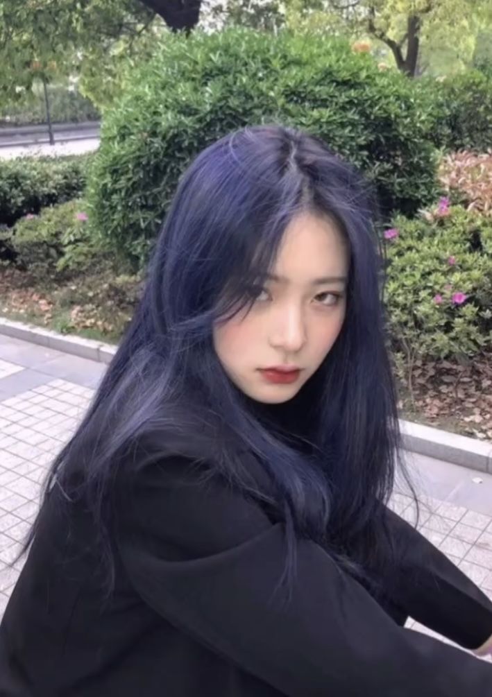 Uncommon Hair Colors, Indigo Purple Hair, Midnight Blue Hair, Fire Hair, Dark Blue Hair, Korean Hair Color, Hair Color Underneath, Art Hair, Hair Color Streaks