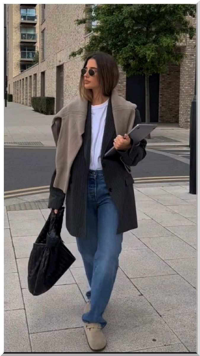 Casual Nyc Fall Outfits, French Chic Work Outfit, Blazer Under Coat Outfit, The Slouch Aritzia, Scandinavia Street Style, Chic Oversized Outfit, Trouser Fall Outfits, Frankie Shop Boyfriend Blazer Outfit, Washington Dc Outfit Fall Tourist