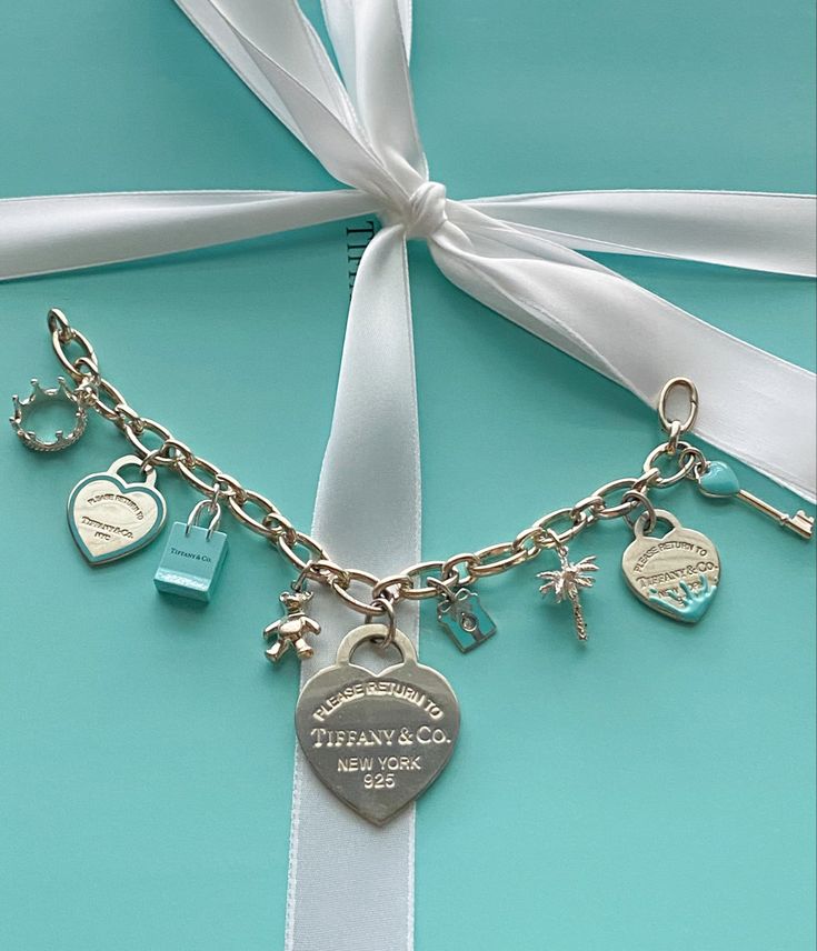 Tiffany’s Charm Bracelet, Tiffany And Co Outfit Ideas, Jewellery Tiffany And Co, Tiffany And Co Charms, Tifanny And Co Aesthetic, Tiffany And Co Accessories, Tiffany And Co Bracelet Aesthetic, Tiffany’s Bracelet, Tiffany And Co Charm Bracelet