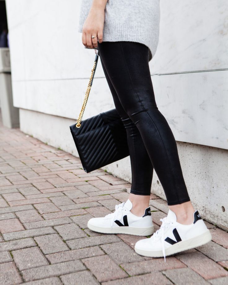 Veja V-10 Review | Kendi Everyday Zapatillas Veja, Statement Sneakers, Veja Esplar, Kendi Everyday, Trainers Outfit, Veja V 10, Black Tennis Shoes, Veja Shoes, Giovanna Battaglia