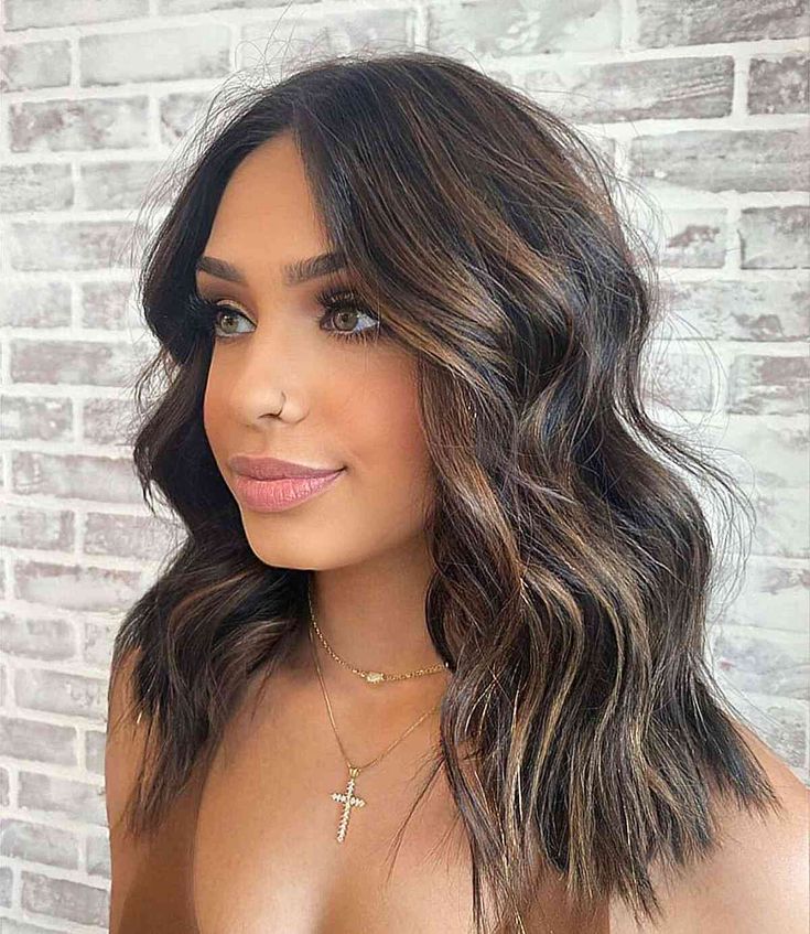 Shoulder Length Hair With Caramel Highlights, Hair Colors For Bob Haircuts, Long Messy Bob Hairstyles, Medium Length Haircut Fall 2023, Collar Length Haircut, Medium Thick Hair Styles, Medium Side Part Haircut, Lob Haircut Brunette, Straight Short Haircut