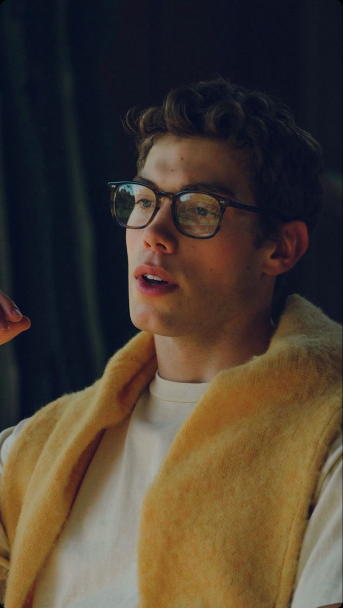 Derek Chadwick, Glasses Outfit, Ideal Man, Hairstyles For Men, Aesthetic Guys, Old Money Aesthetic, Top 50, Poses For Men, Mens Glasses