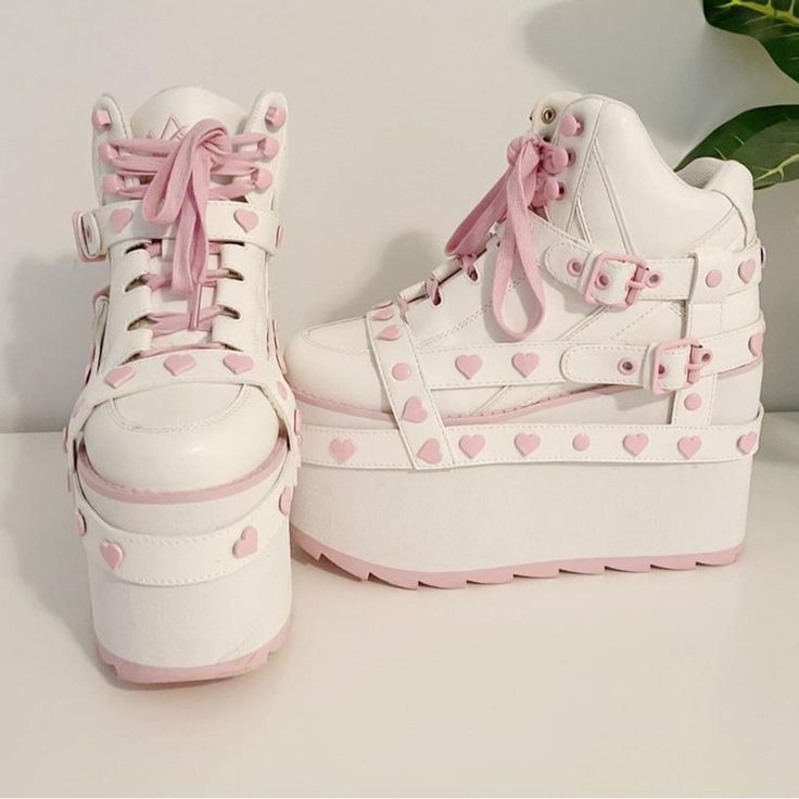 Yru Dolls Kill Pink And White Heart Footwear. Worn Once In Excellent Condition Hime Gyaru Shoes, Angel Shoes, Fairy Core Shoes, Cutecore Shoes, Kawaii Shoes Sneakers, Yru Shoes, E Girl Outfits, Outfit Inso, Kawaii Shoes