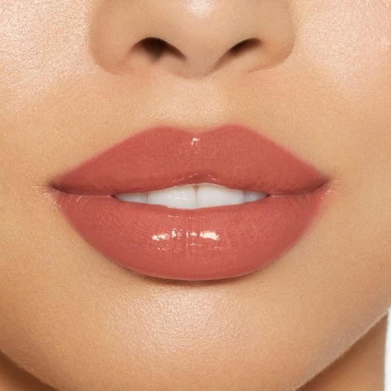 My High Gloss offers multidimensional shine and color in one glide. This smooth formula effortlessly applies to deliver a glossy and comfortable finish without any stickiness. Apply it alone or over your favorite lipstick. - Kylie Cosmetics. Color: candy k. 4 g. Goth Eyebrows, Cupids Bow Lips, Pale Pink Lipstick, Pink Lips Makeup, Light Pink Lips, Light Pink Lip Gloss, Makeup Pictorial, Glossier Lipstick, Prom Eye Makeup