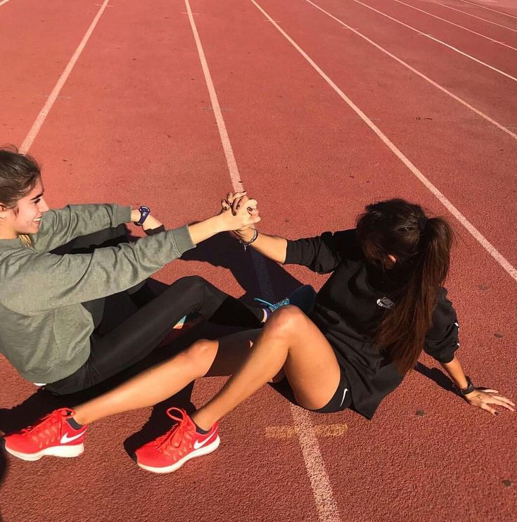 Athletics Track, Track Pictures, Sports Aesthetic, Running Inspiration, Bff Goals, Bestie Goals, Bff Pictures, Friend Goals, Best Friend Goals