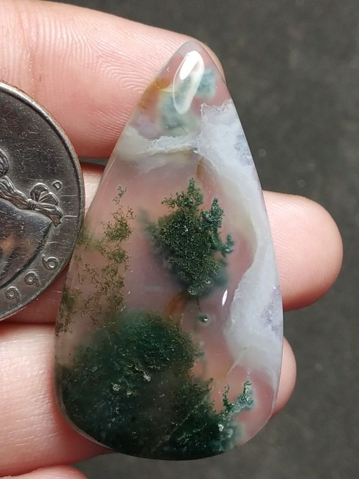 Moss agate Moss Crystal, Dice Ideas, Swamp Witch, Moss Agate Crystal, Moss Agate Stone, Agate Crystal, Nails Inspo, Crystal Gems, Moss Agate