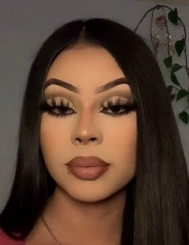 Baddie Makeup Looks Glam, 90s Chola Makeup, Cholo Makeup, Chola Style Makeup, Buchona Makeup Looks, Chicana Makeup 90s, Chicano Makeup, Makeup Chola, Cholo Nails