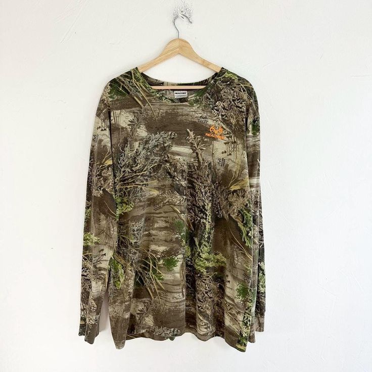 Y2K Realtree Thin Camo Long Sleeve T-shirt Pullover closure, great condition Brand - Realtree  Tag size - 2XL Seen on size Small Measurements (laying flat)  Chest - 25 in Length  - 29 in  Sleeve - 24.5 in #vintagecamotshirt #camo #skater #fall #camotshirt Early 2000s Outfits, Camo Long Sleeve, Amarillo Tx, 2000s Outfits, Flat Chest, Long Sleeve T Shirt, Camo, Long Sleeve Tshirt, Men's T Shirt