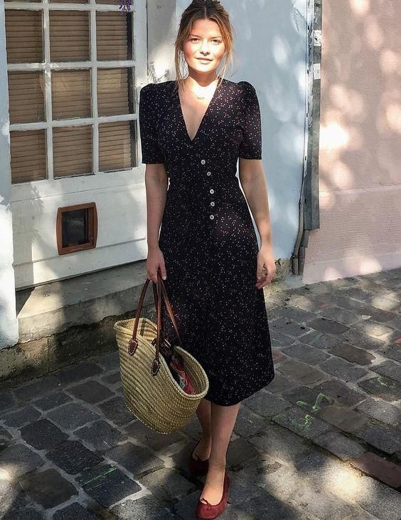 French Girl Style: Midi Dress – Adored Vintage Navy Polka Dot Dress, French Girl Style, Wrap Midi Dress, Parisian Chic, French Girl, Mode Vintage, Looks Style, French Fashion, Parisian Style