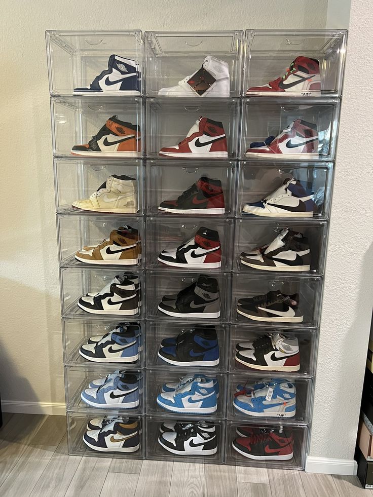 Sneaker Storage Ideas, Storage Box Ideas, Shoe Storage Boxes, Sneakerhead Room, Shoe Storage Box, Sneaker Storage, Custom Shoes Diy, Kobe Bryant Wallpaper, Hello Kitty Themes