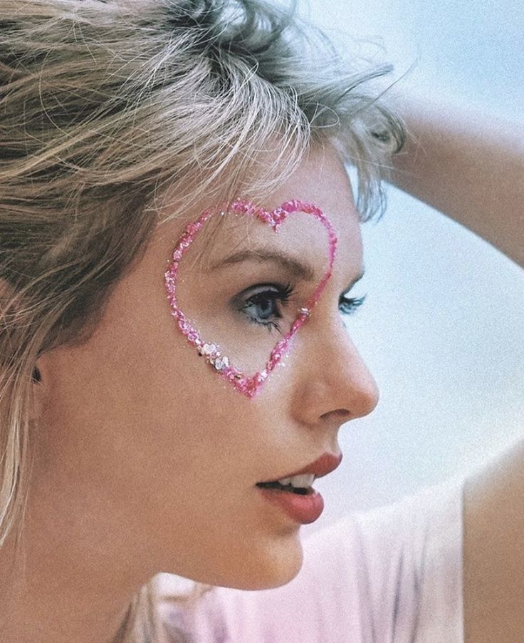 Lover Makeup Taylor Swift, Taylor Swift Eyes, Lover Makeup, Taylor Swift Makeup, Taylor Swift Costume, Taylor Swift Birthday Party Ideas, Concert Makeup, Taylor Swift Lover, Taylor Outfits