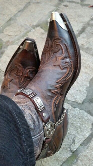 :)) Cowboy Boots And Jeans, Boots And Jeans, Custom Cowboy Boots, Boot Chains, Cowboy Shoes, Bota Country, Cowboy Outfits, Mens Cowboy, Mens Cowboy Boots