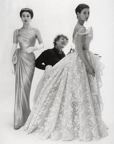 Society Wedding, Norman Parkinson, 1960 Fashion, Classy Dresses, History Fashion, Fashion 1950s, Dress With Sleeves, Vintage Gowns, Vintage Couture