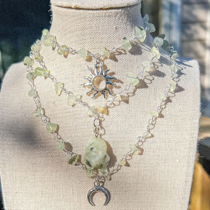 "Wire Wrapped Prehnite Silver Necklace/Crystal Choker/Gemstone Jewelry/Crystal Necklace/Sun/Moon Charm Crystal Necklace/Hippie Hippy Choker - Choker style crystal necklace with Prehnite Crystal chip beads and sun, moon or stone charms - Length is 15\", 16\", 17\", 18\", 19\"  - Materials: Silver plated copper wire, natural Labradorite crystals and, brass charms Check other styles in my shop: https://www.etsy.com/listing/1495642204/carnelian-sun-charm-wire-wrapped-gold?click_key=5364a45620b83233c Bohemian Crystal Necklaces For Healing, Green Bohemian Crystal Jewelry, Bohemian Green Crystal Jewelry, Stone Chip Jewelry, Crystal Necklace Tutorial, Crystal Necklace Diy, Wire Wrapped Crystals, Beaded Crystal Necklace, Prehnite Crystal