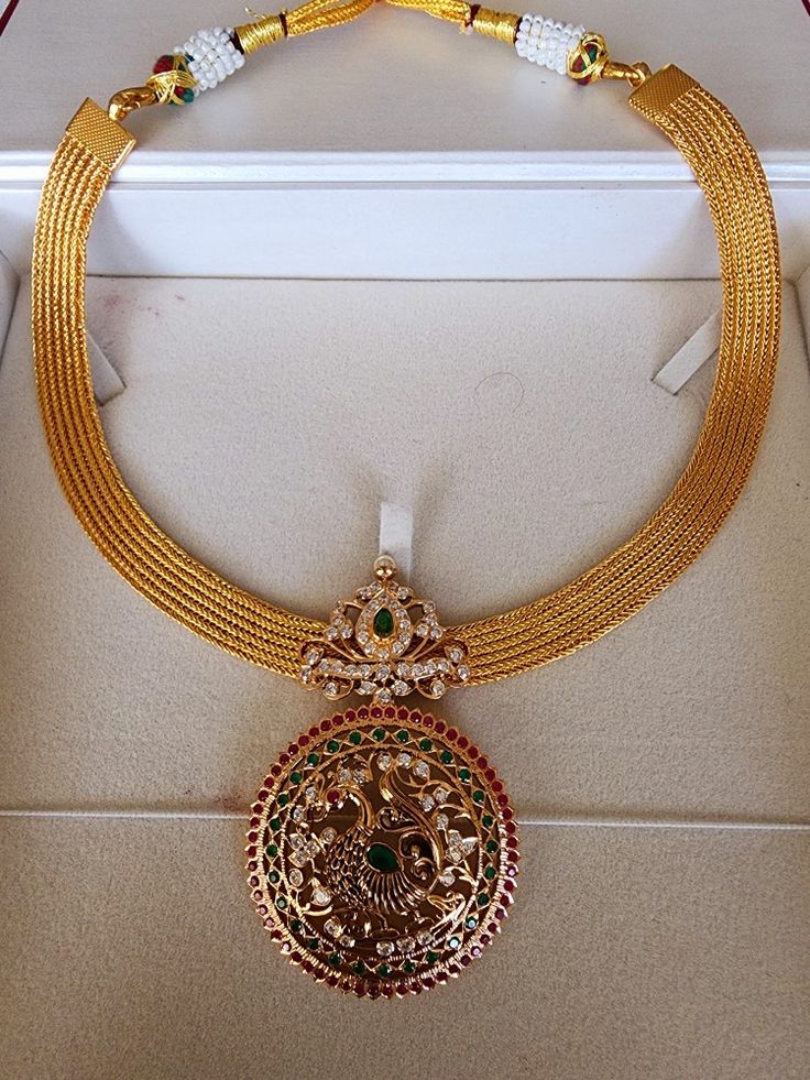 Kalkatti Gold Necklace, Nakshi Locket Designs, Padaka Chain Designs, Jigini Necklace Gold, Naanu Design, Nanu Designs Gold, Gold Kante Designs, Gold Pendant Jewelry Indian, Gold Pendent Designs