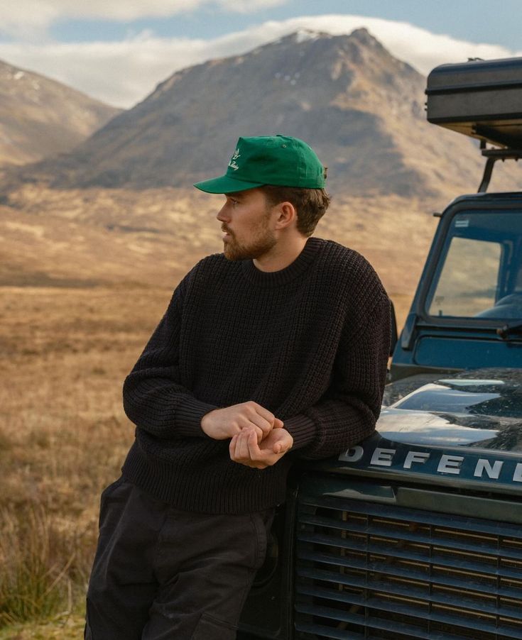 Red Hat Outfit Men, Western Street Style, Green Hat Outfit, Red Hat Outfit, Mountain Photo Ideas, Every Other Thursday, Hat Outfit Men, Trucker Hat Outfit, Steve Mcqueen Style