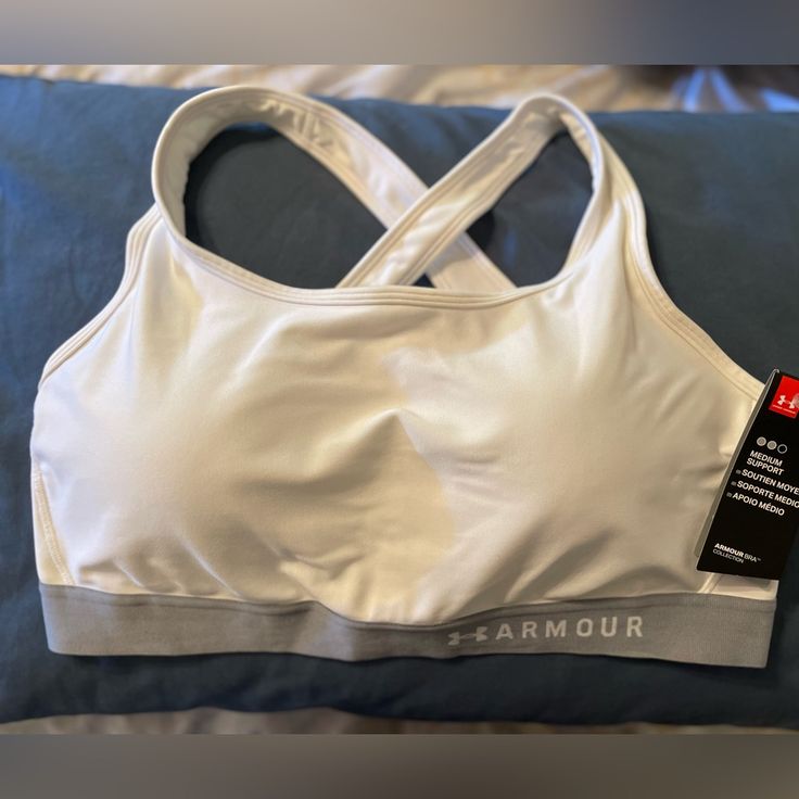 Size 2x White Under Armour Sports Bra Women's Intimates, New Color, Under Armour, Sports Bra, Color White, Women's Fashion, Bra, Sports, Women Shopping