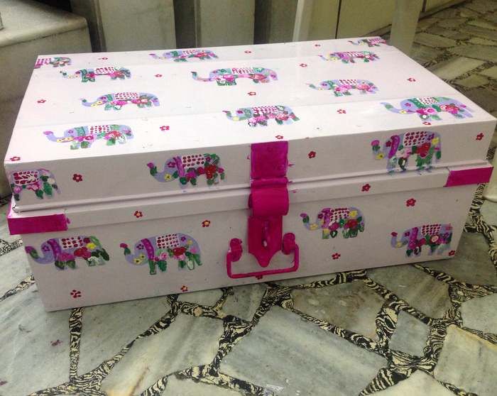 Trousseau Packing - Light pink with hot pink Elephant print Trunk for trousseau packing | WedMeGood  #wedmegood #trousseau #packing Trunk Decor, Trunk Home Decor, Trunk Painting Ideas, Trunk Painting Ideas Diy, Metal Trunk Painting Ideas, Trunk Decorating Ideas, Trunk Makeover, Trousseau Packing, Metal Trunks