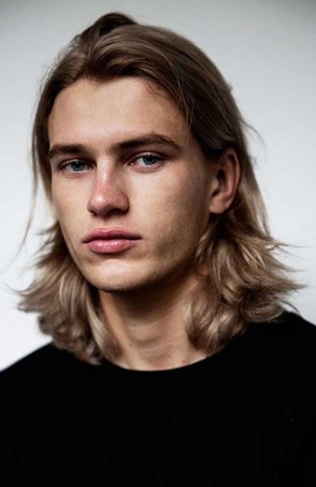 Mens Long Hairstyles Long Blond, Men's Long Hairstyles, Chin Length Hair, Corte De Cabelo Masculino, Blonde Guys, Long Blonde, Boys Haircuts, Long Blonde Hair, Grunge Hair