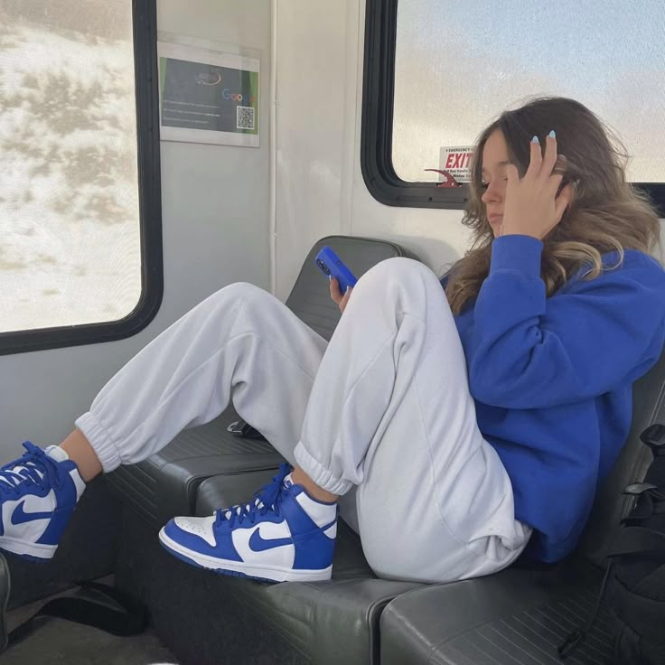 Kentucky Blue Dunks Outfit, Royal Blue Dunks Outfit, Blue Sweatpants Outfit Aesthetic, Nike Dunk Blue Outfit, Outfits With Blue Dunks, Blue Nike Shoes Outfit, Blue Dunk Outfit, Blue Dunks Outfit, Blue Adidas Outfit