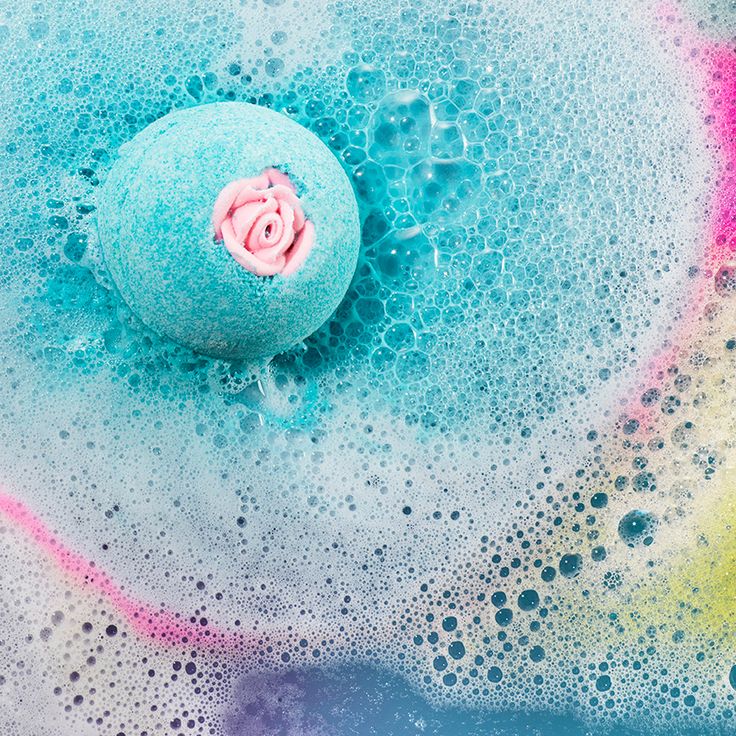 pinterest; @x0_jesss ♡ Bathbomb Aesthetic, Bath Bomb Water, Laundry Bar, Lush Aesthetic, Rose Petal Bath, Bath And Shower Products, Shower Products, Lush Bath, Lush Products