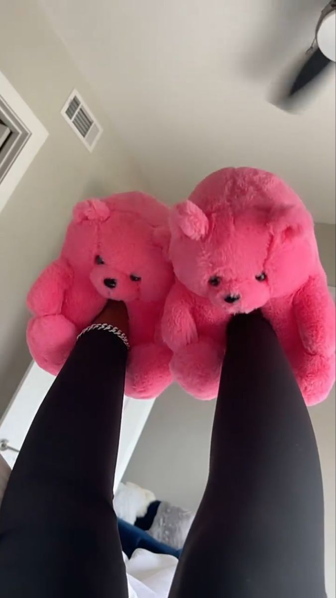 Fluffy Bear Slippers, Fluffy Crocs Outfit, Outfit Ideas With Slides, Fizzy Slippers, Baddie Slippers, Cute Slippers Aesthetic, Baddie Christmas List, Pink Bear Slippers, Baddie Shoes Sneakers