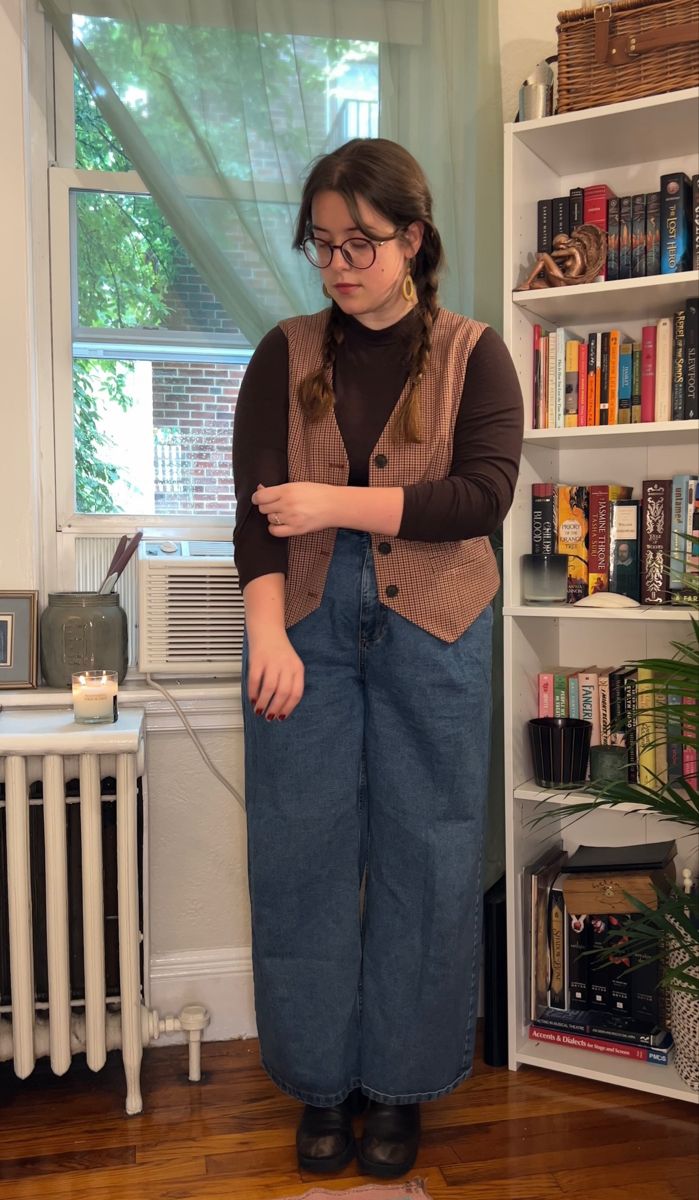 Work Outfits Barista, Vintage Outfits Autumn, Waldorf Teacher Outfits, Earthy Teacher Outfit, Quirky Work Outfit, Granola Office Outfits, Queer Teacher Outfits, Quirky Outfits Aesthetic, Teacher Outfits Colorful