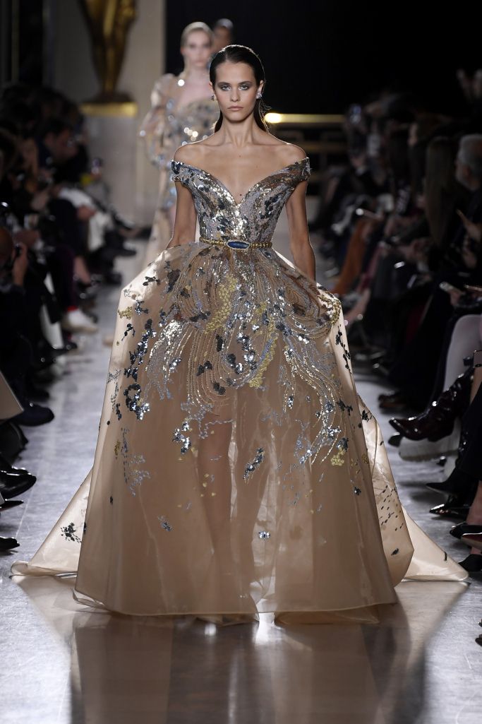 Elie Saab Couture Spring 2019 https://www.chelseacatalan.com/ Power Series, Elie Saab Couture, Designer Evening Gowns, Elie Saab, Designer Collection, Runway Fashion, Style Guides, Dress To Impress, Evening Gowns