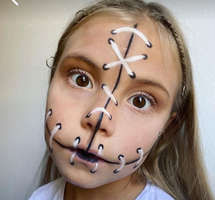 Kids Halloween Makeup Ideas, Easy Face Painting Halloween, Halloween Face Paint Ideas For Kids, Fall Facepainting Ideas, Kids Halloween Face Painting Ideas, Face Paint Costume Ideas, Halloween Face Makeup For Kids, Kids Face Paint Halloween, Facepainting Ideas Halloween