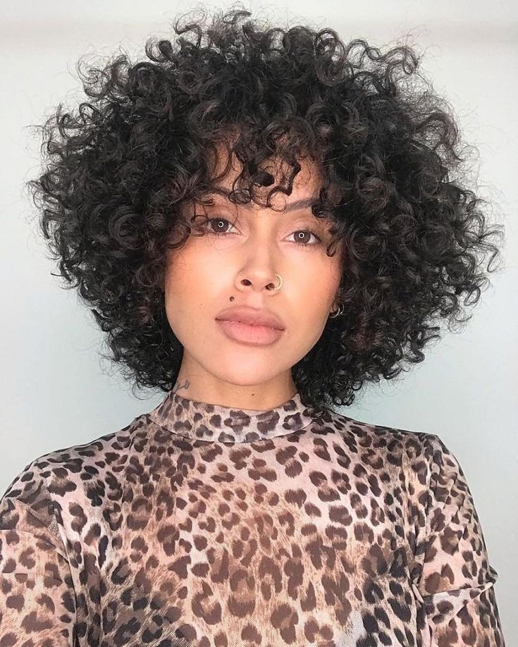 Heart Shape Curly Hair, Curly Heart Shaped Hair, Heart Shaped Haircut Natural Hair, Heart Shaped Curly Haircut, Heart Shape Curly Haircut, Heart Shaped Afro, Heart Shaped Hair, Short Curly Afro, Kort Bob