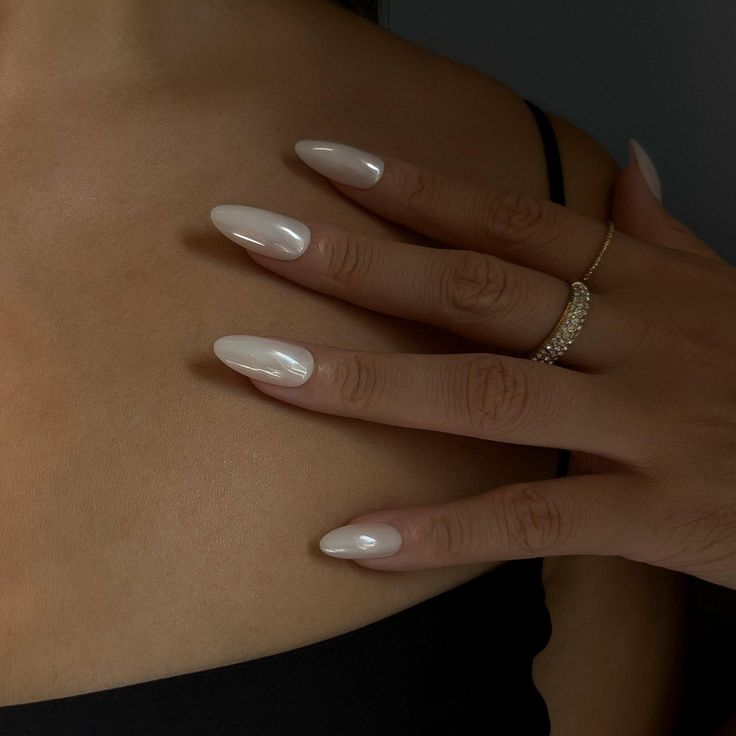 Classy Pearl Nails, Pearl Colour Nails, Milky Pearl Nails, Milk White Chrome Nails, Frosted French Tip Nails, Plain Holiday Nails, Silver Pearl Nails, Pearl White Nails With Design, White Pearl Nails Design