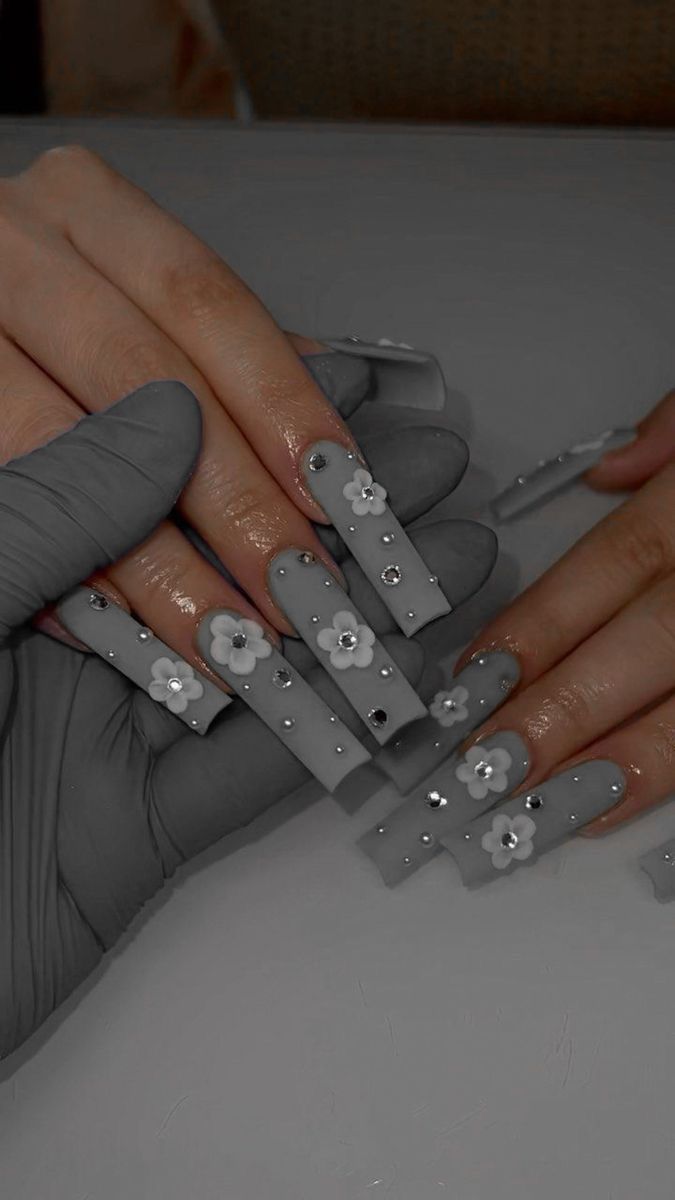 Long Grey Nail Designs, Grey Long Nails Ideas, Cute Gray Nails Acrylic, Gray Square Acrylic Nails, Long Acrylic Nails Square Ideas Design, Gray Nails With Rhinestones, Gray Acrylic Nails Design, Grey Bling Nails, Grey Nails With Rhinestones