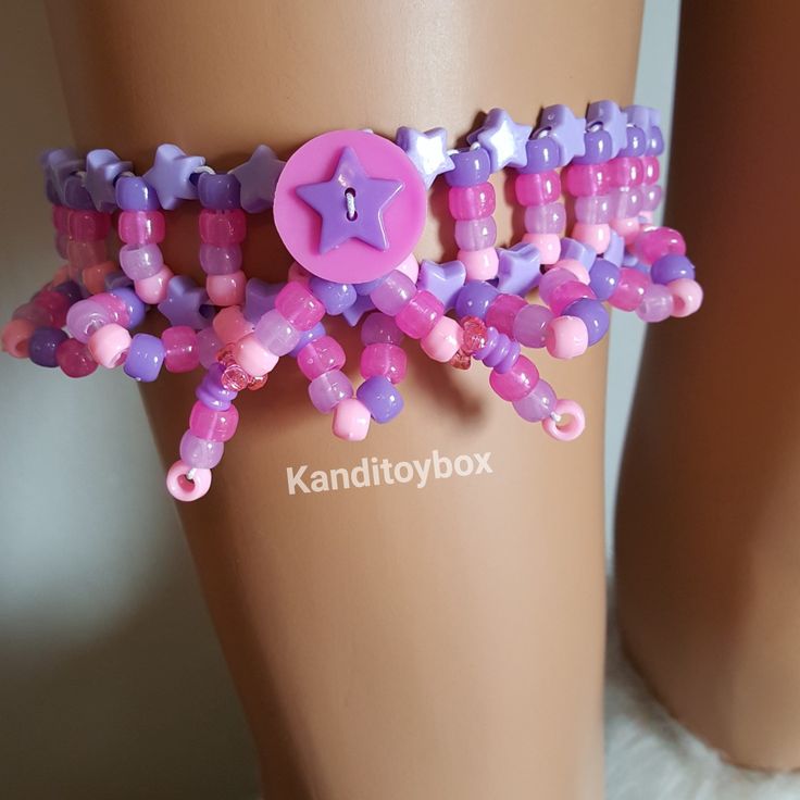 Kandi Garter, Kawaii Kandi, Bead Kandi, Kandi Crafts, Kandi Designs, Moldes Halloween, Thigh Garter, Kandi Inspo, Diy Kandi Bracelets