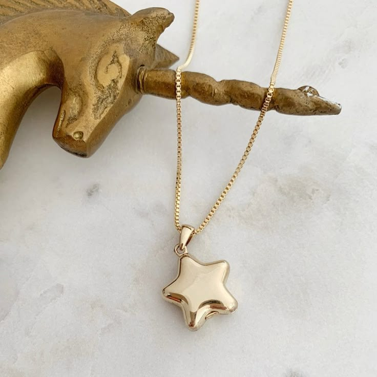 Polly Star Pocket Locket Necklace in Gold Rose Gold or - Etsy Star Locket Necklace, Unique Locket Necklace, Star Locket, Silver Locket Necklace, Gold Locket Necklace, Chunky Choker, Box Chain Necklace, Sparkly Jewelry, Gold Locket