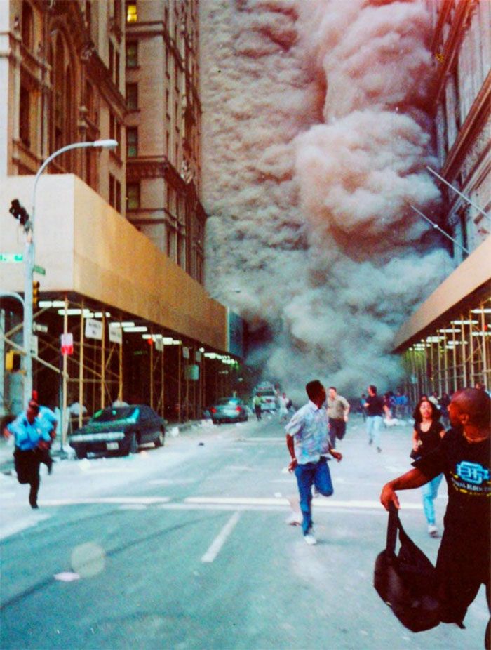 People Run Down Broadway As A Smoke And Dust Cloud Comes Up The Street From The Collapsing World Trade Center Buildings In New York World Trade Center Pictures, World Trade Center Attack, North Tower, People Running, Twin Towers, American Airlines, World Trade, World Trade Center, Historical Events